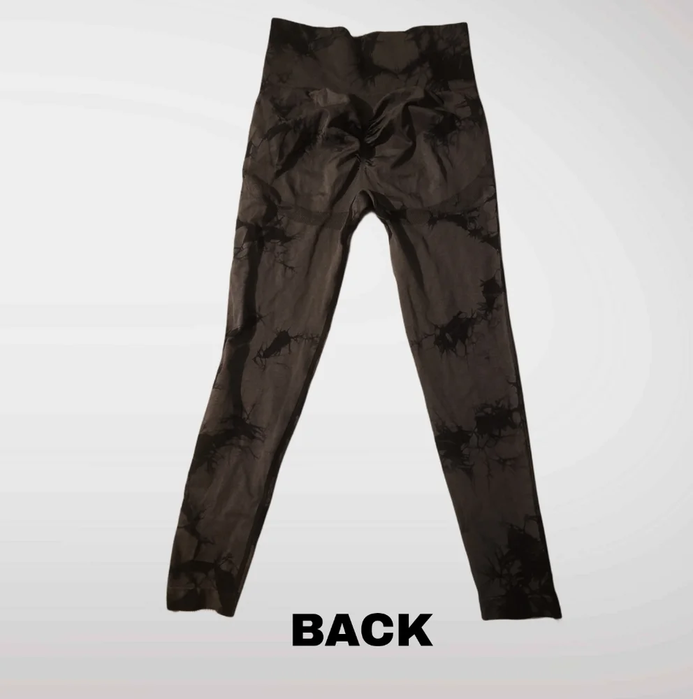 Black Leggings with Sleek Design and Comfort - Picture 2 of 3